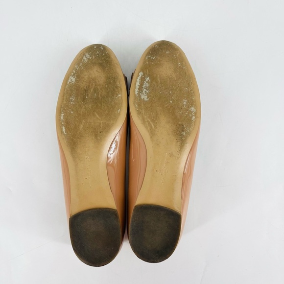 Salvatore Ferragamo Varina Patent Leather Flats 8 Nude Beige Gold Bow Preppy - Picture 13 of 16